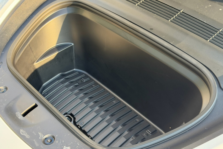 Tesla Model Y 2024 car image #15