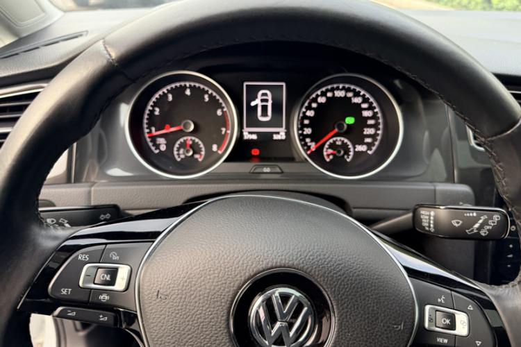 Volkswagen Golf 2020 car image #11