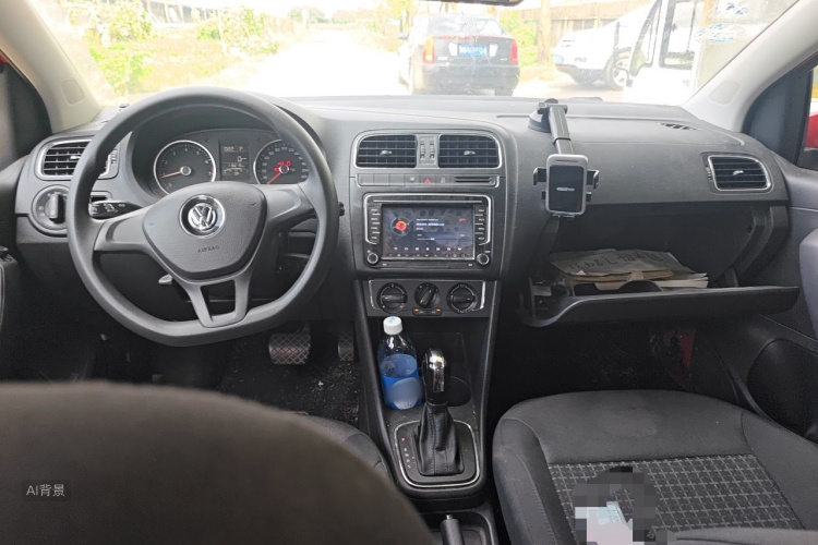 Volkswagen Polo 2014 car image #11