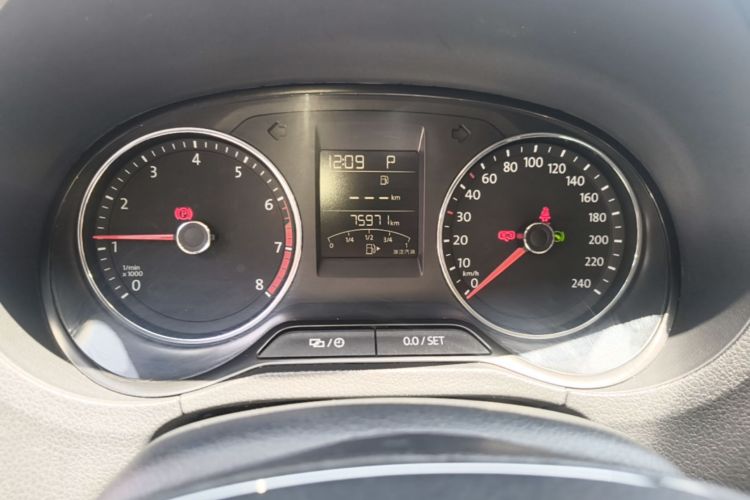Volkswagen Polo 2016 car image #12