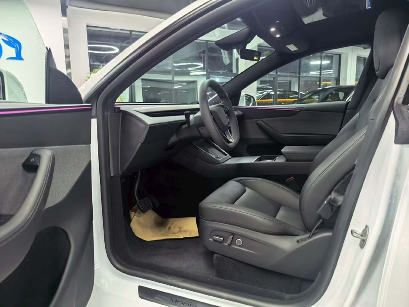Tesla Model Y 2026 #4 Tesla Model Y 2026 car image #4