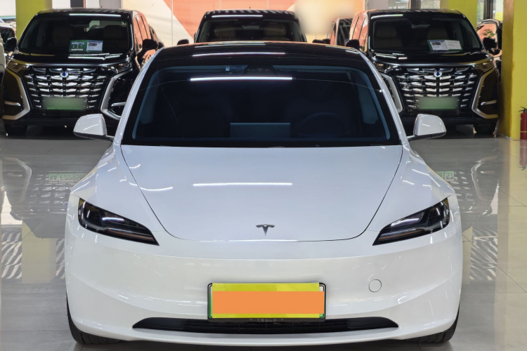 Tesla Model 3 2024 صورة سيارة #5