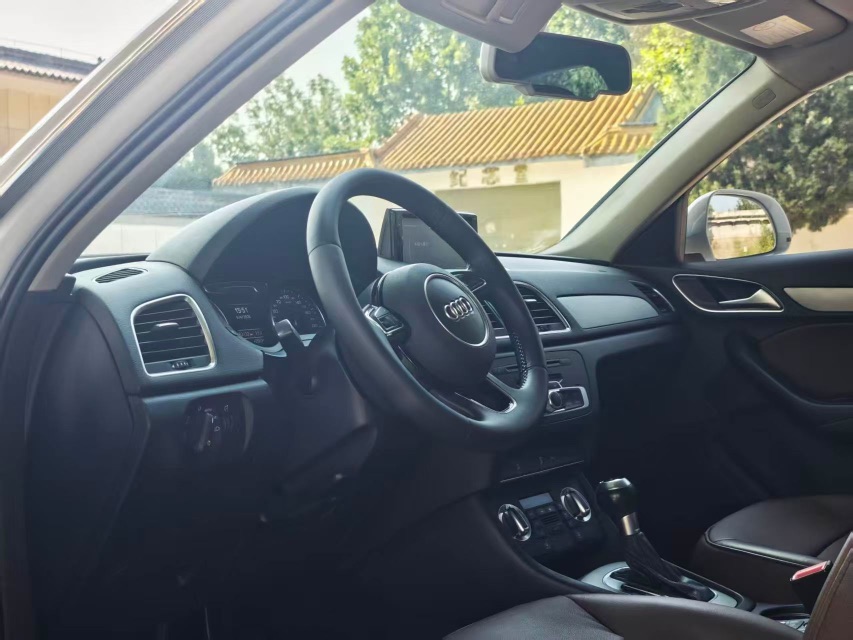 Audi Q3 2016 car image #4