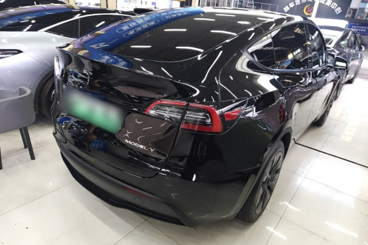Tesla Model Y 2024 #7 Tesla Model Y 2024 car image #7
