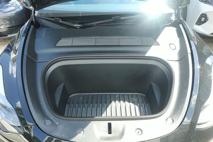 Tesla Model Y 2023 #20 Tesla Model Y 2023 car image #20