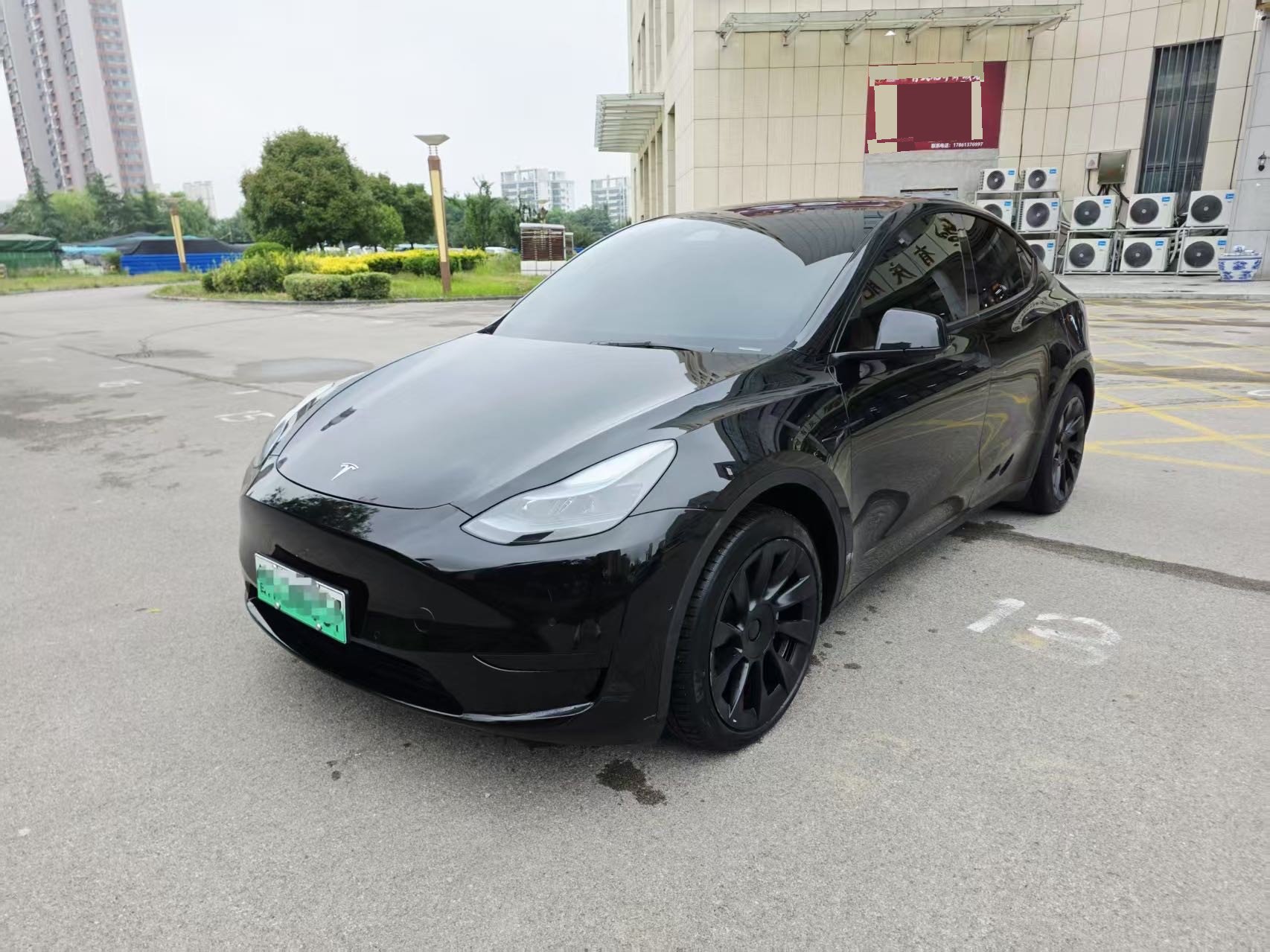 Tesla Model Y 2023 car image 