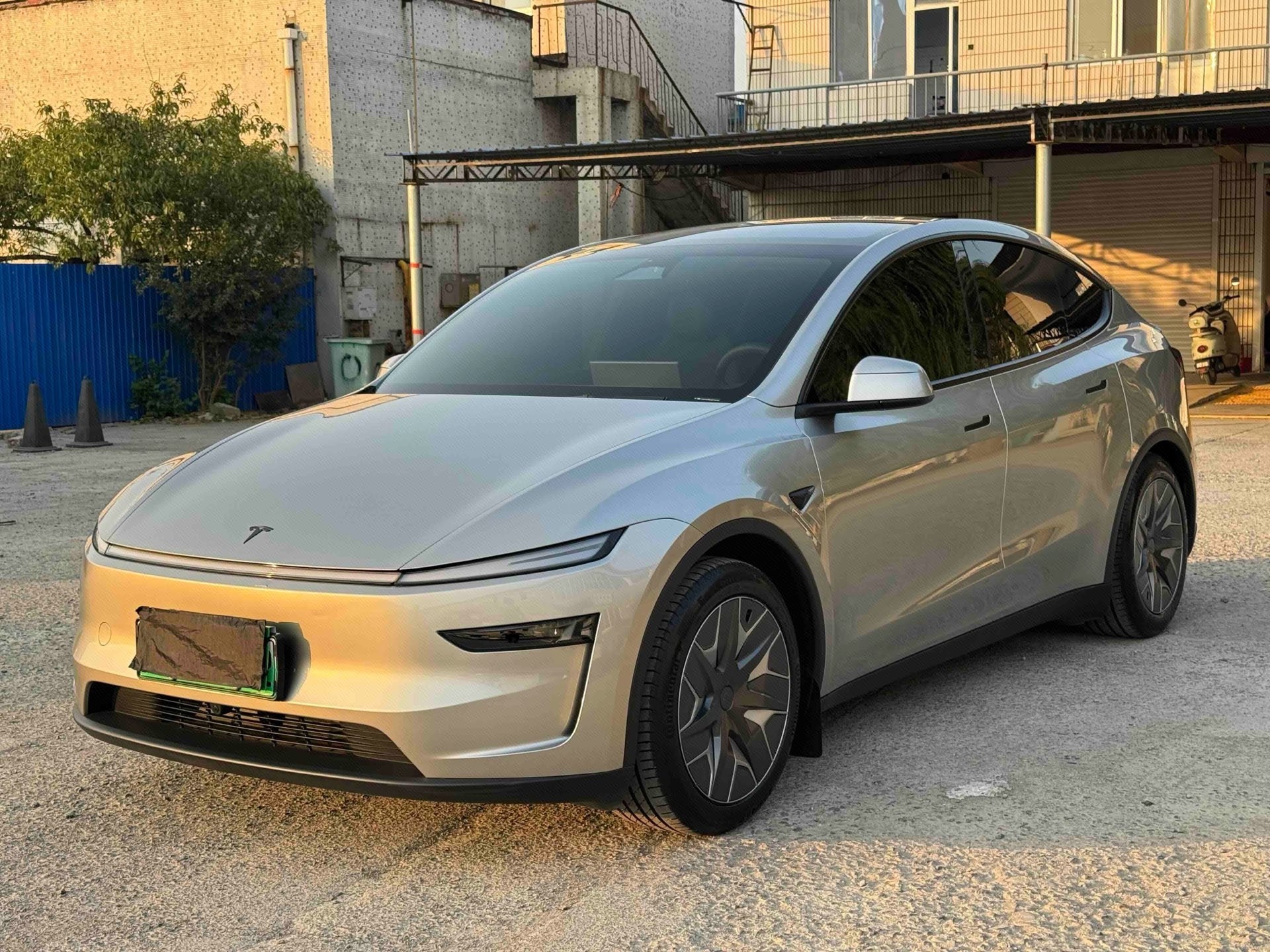 Tesla Model Y L 2025 imagem de carro 