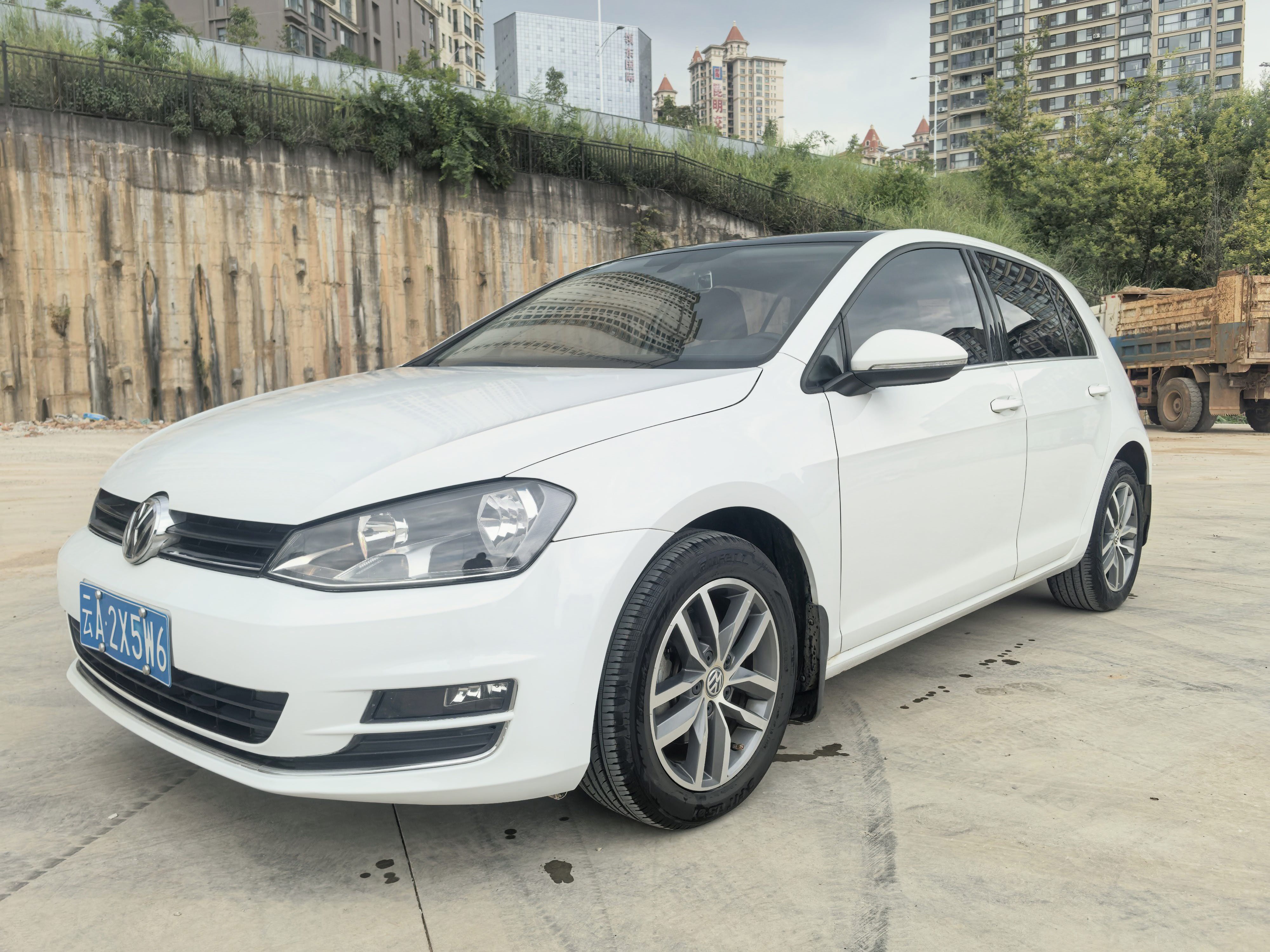 Volkswagen Golf 2015 car image 