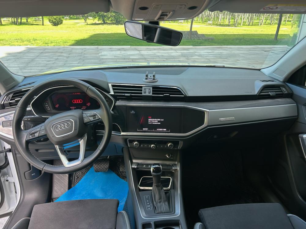 Audi Q3 2022 car image #7