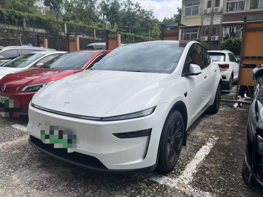 Tesla Model Y 2025 Tesla Model Y 2025 car image