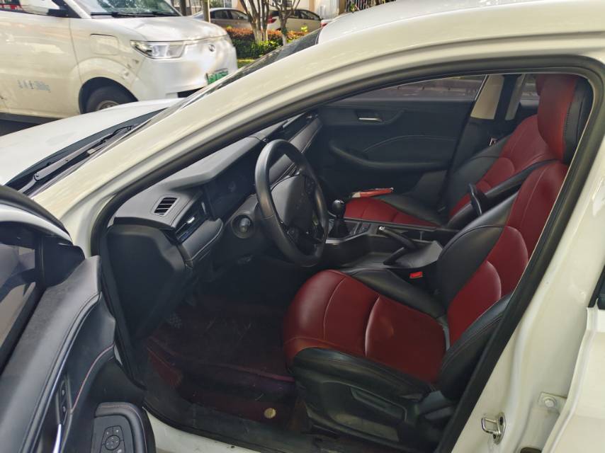 Roewe i5 2024 car image #2
