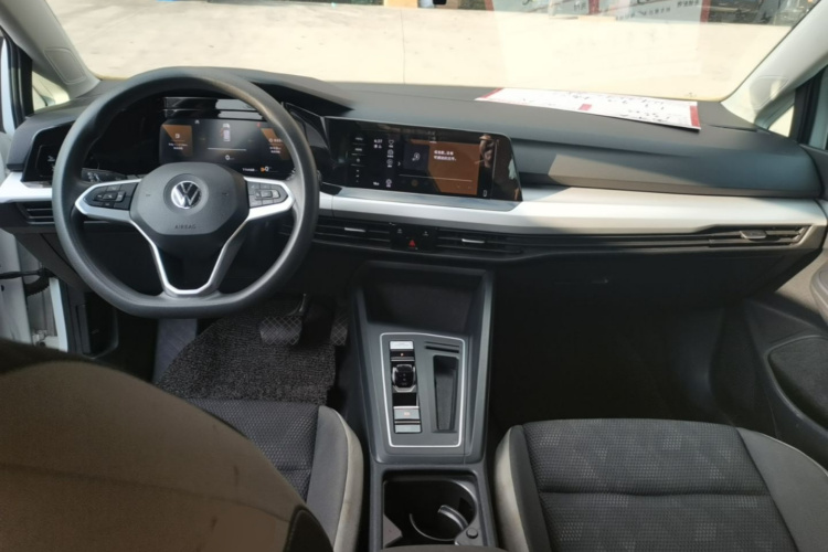 Volkswagen Golf 2023 immagine di auto #10