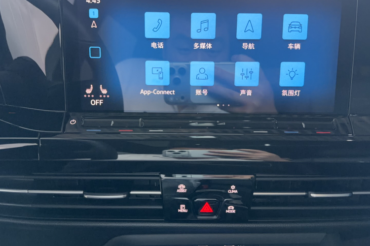 Volkswagen Golf 2024 car image #13