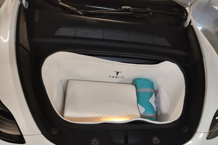 Tesla Model Y 2022 car image #18