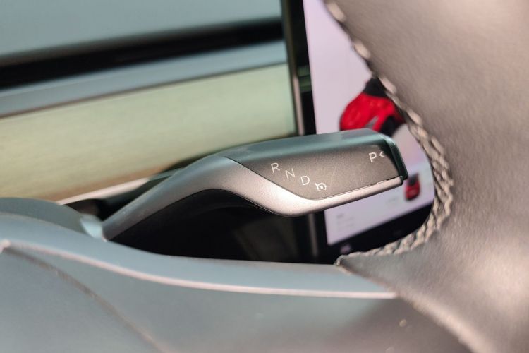 Tesla Model Y 2023 #14 Tesla Model Y 2023 car image #14