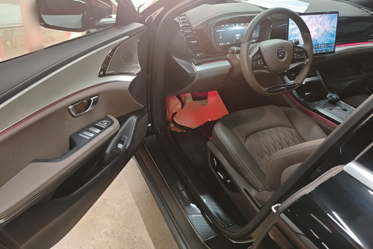 BYD Han 2024 immagine di auto #16