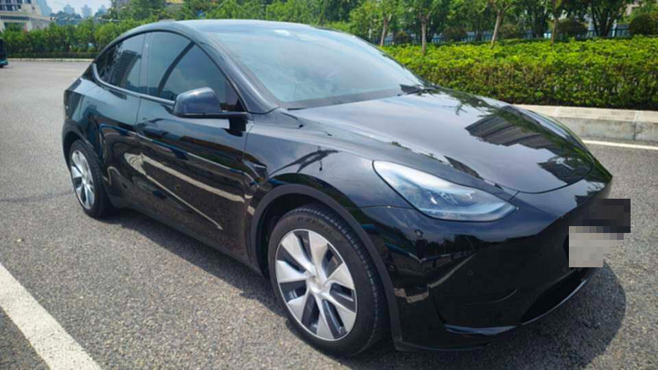 Tesla Model Y 2023 car image #8