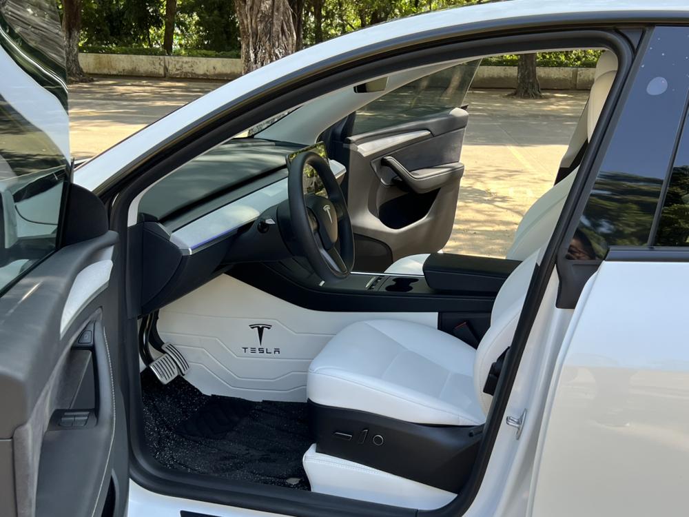 Tesla Model Y 2024 #21 Tesla Model Y 2024 car image #21