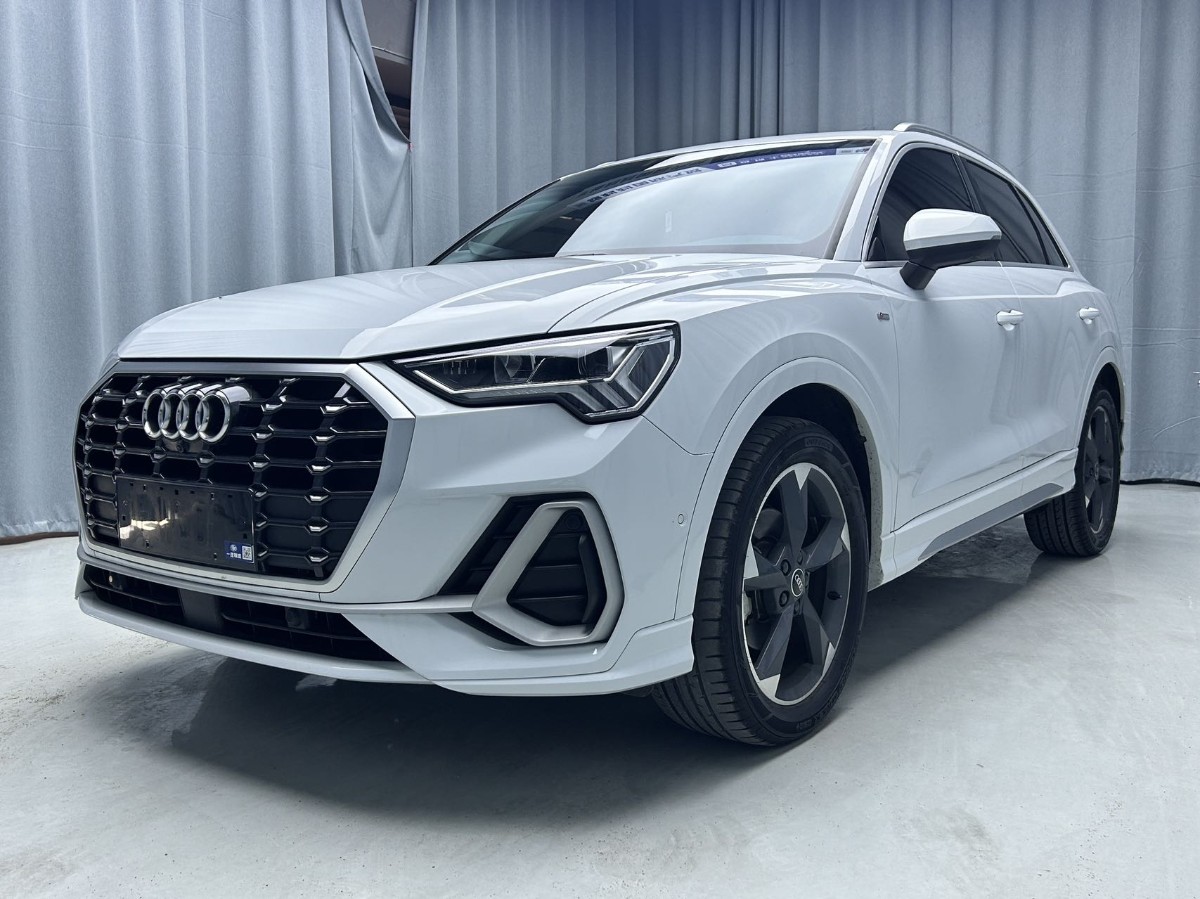 Audi Q3 2022 immagine di auto 