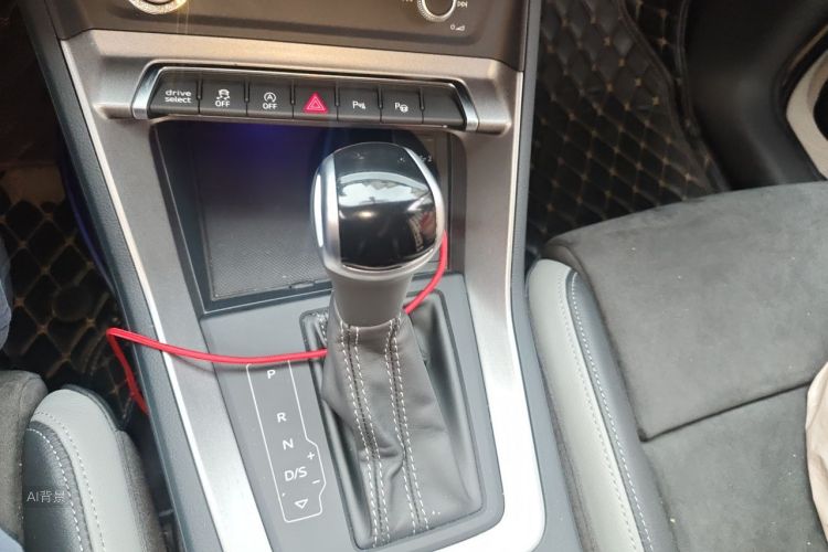 Audi Q3 2021 car image #16