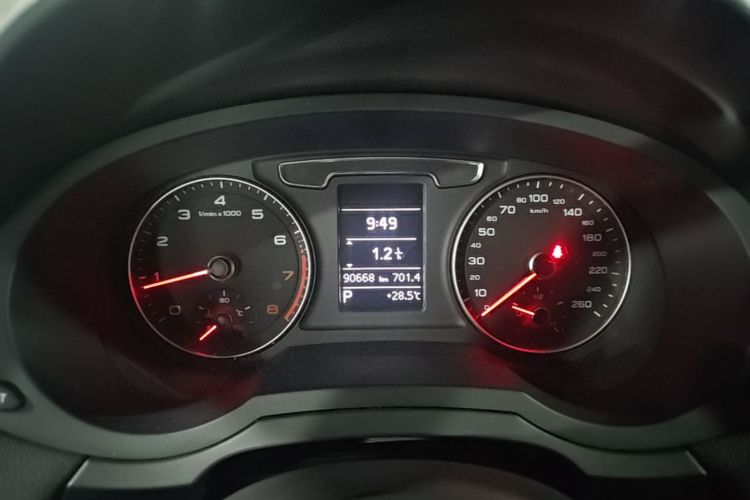 Audi Q3 2019 immagine di auto #12