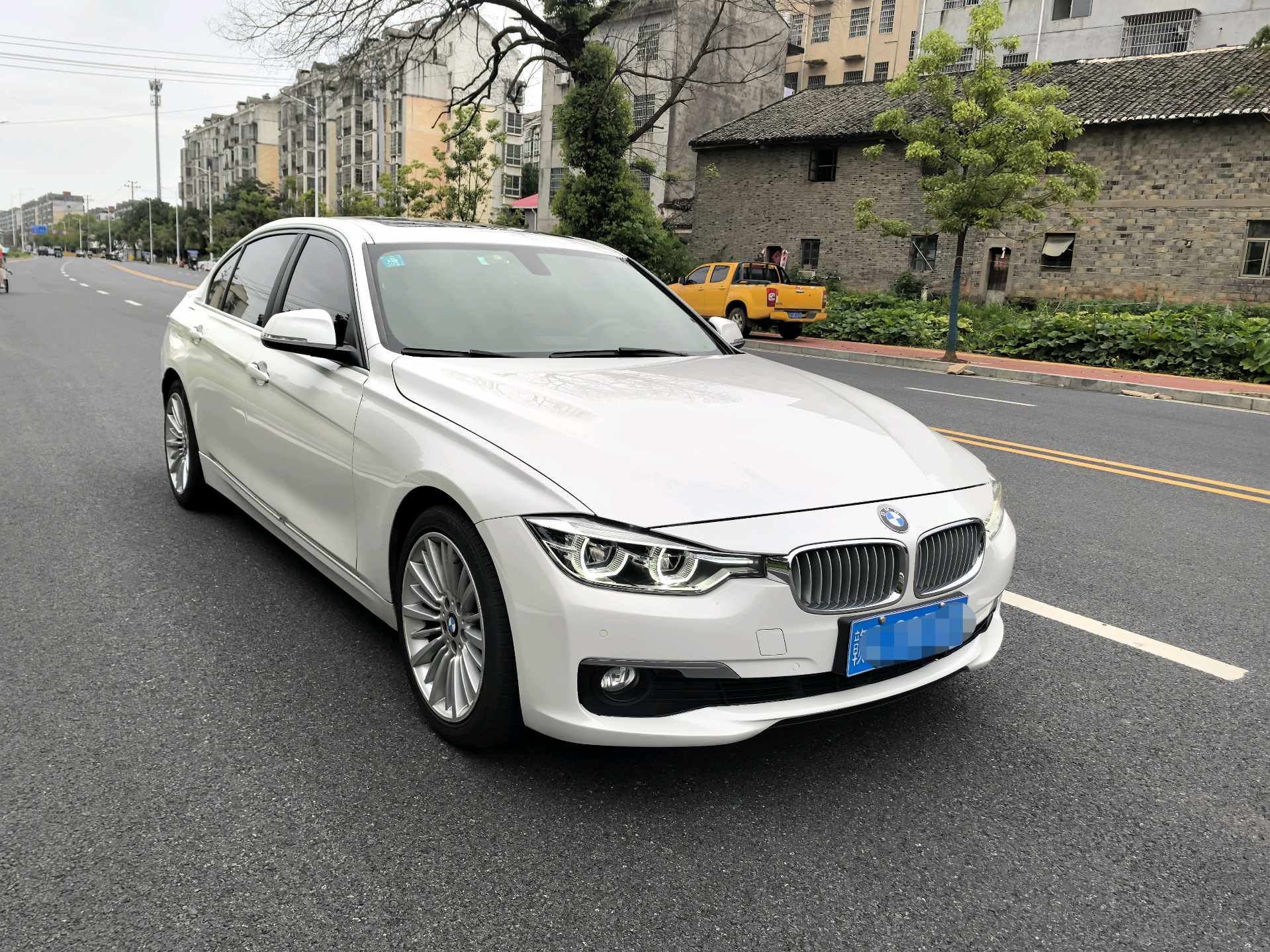 BMW 3 Series 2018 car image #2