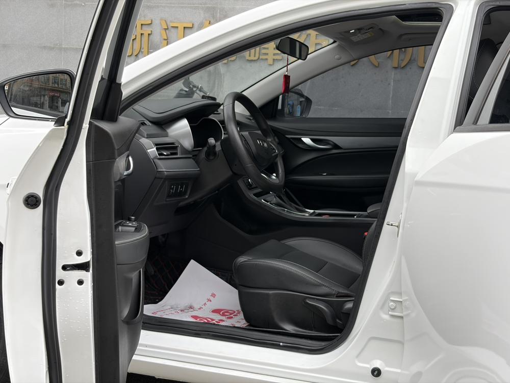 GEELY Emgrand 2021 car image #11