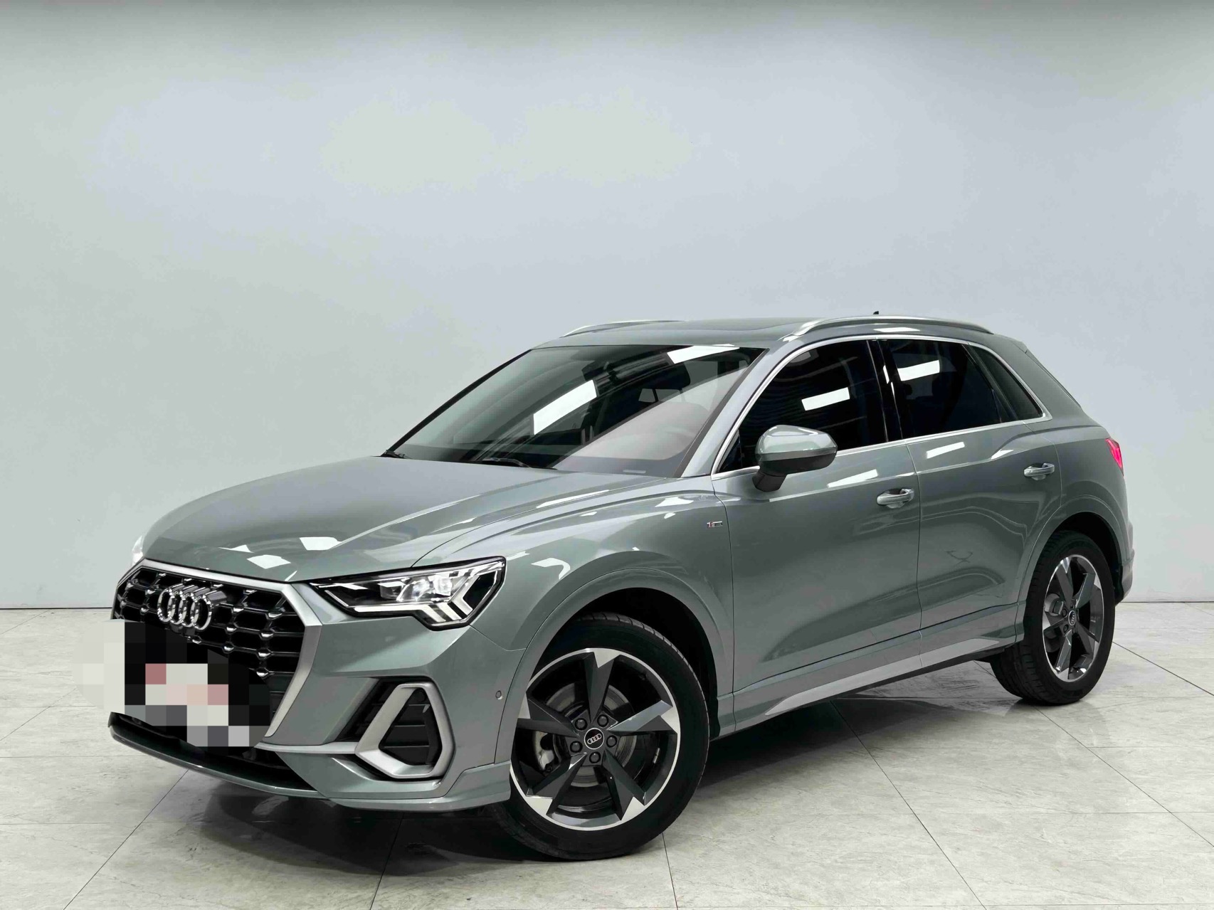 Audi Q3 2022 car image 