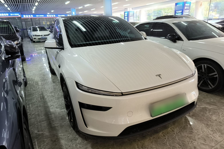 Tesla Model Y 2025 #4 Tesla Model Y 2025 immagine di auto #4