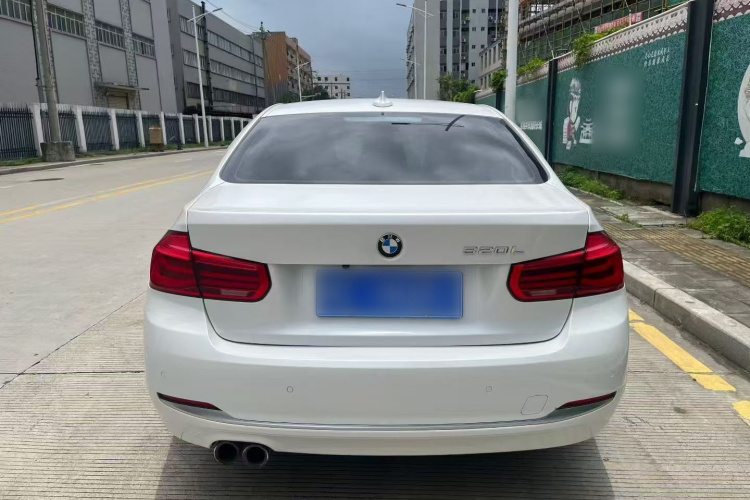 BMW 3 Series 2018 car image #4