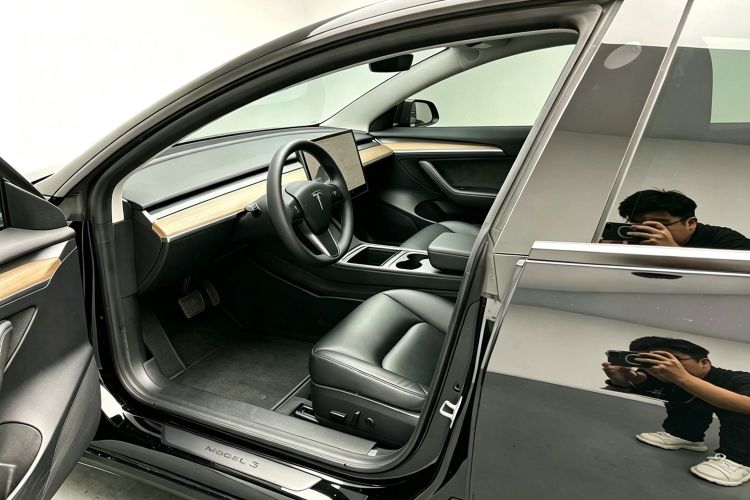 Tesla Model 3 2021 car image #16