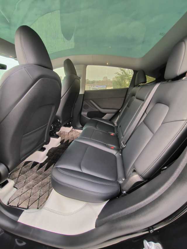 Tesla Model Y 2024 #5 Tesla Model Y 2024 car image #5
