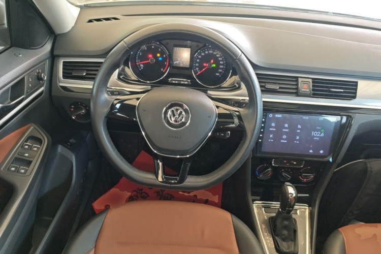 Volkswagen Bora 2016 car image #11