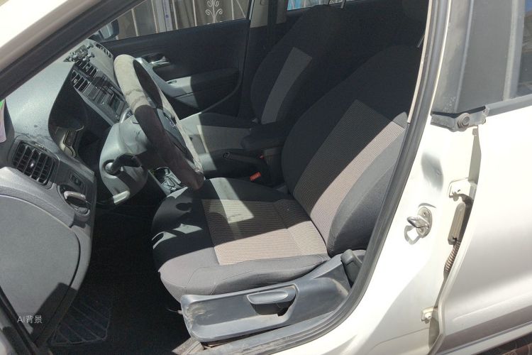 Volkswagen Polo 2016 car image #17