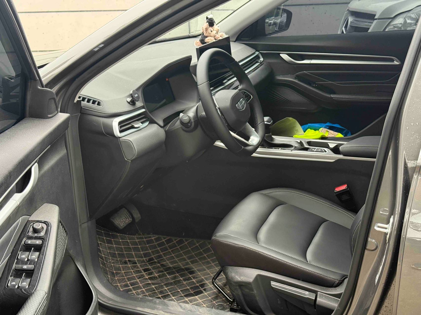 GEELY Emgrand 2025 #4 GEELY Emgrand 2025 car image #4