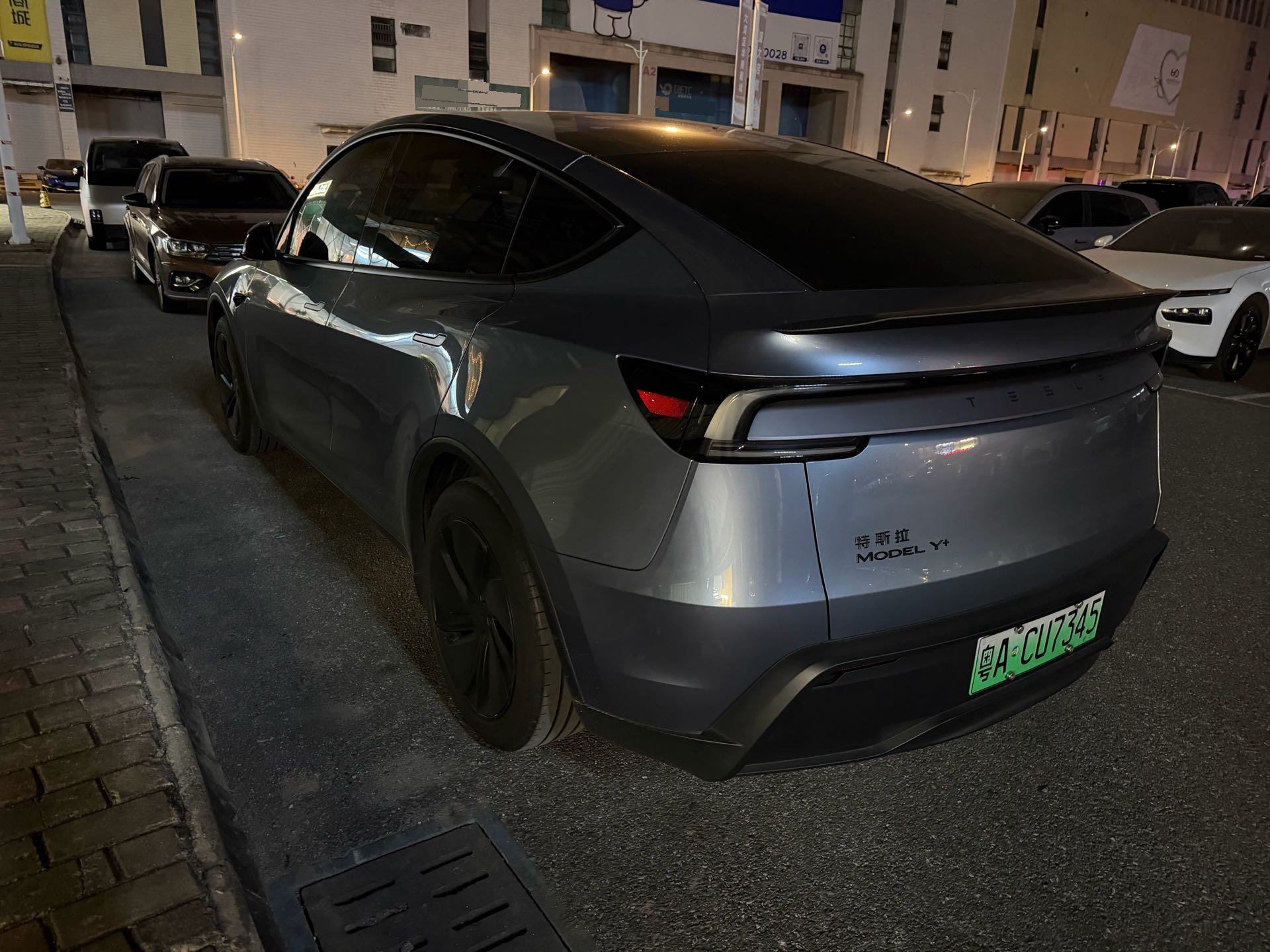 Tesla Model Y 2025 #5 Tesla Model Y 2025 صورة سيارة #5
