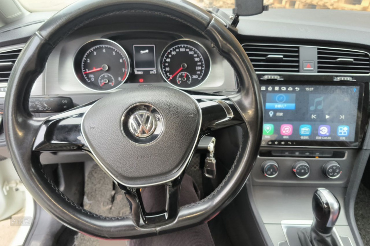 Volkswagen Golf 2016 car image #12