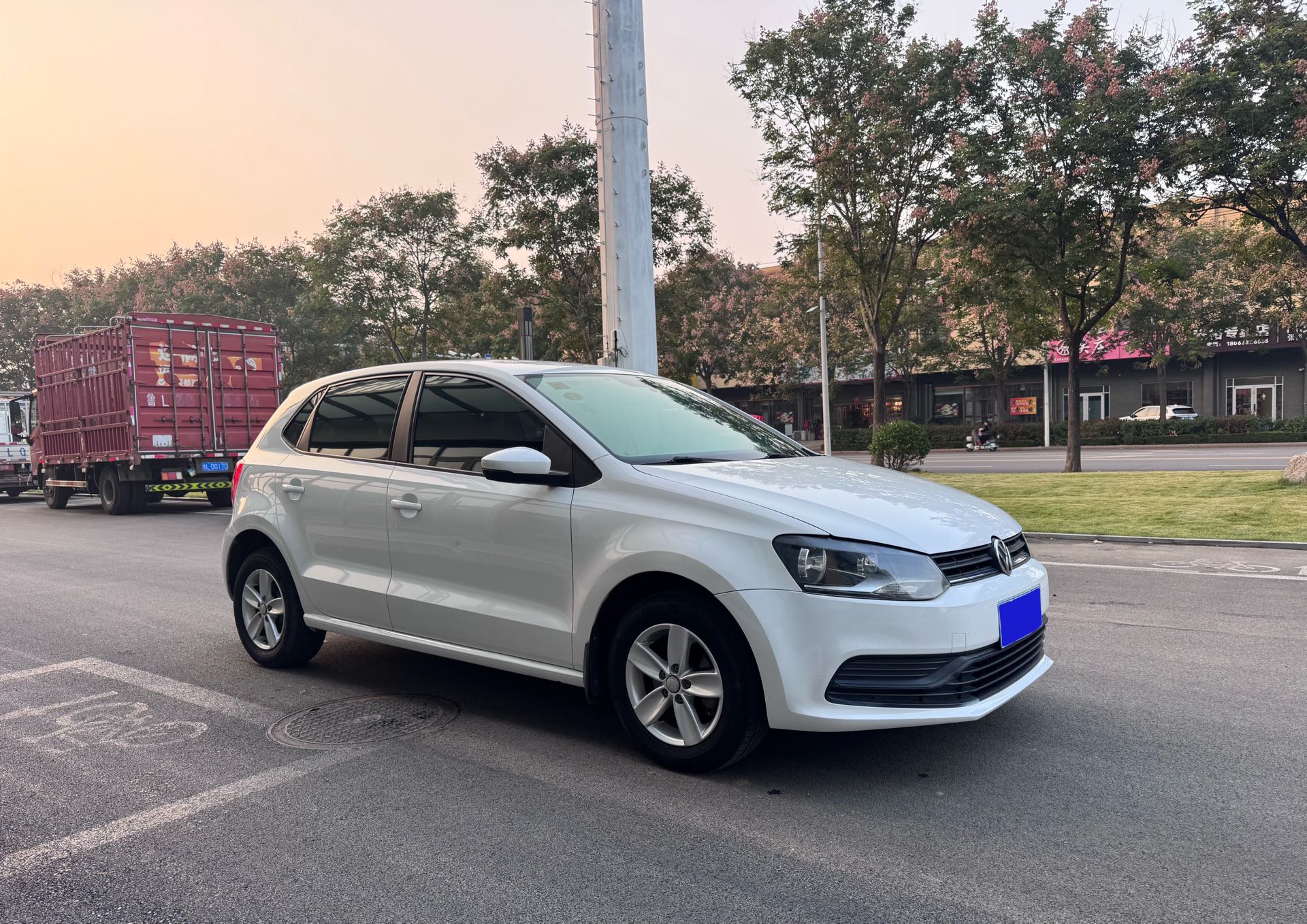 Volkswagen Polo 2017 car image #2