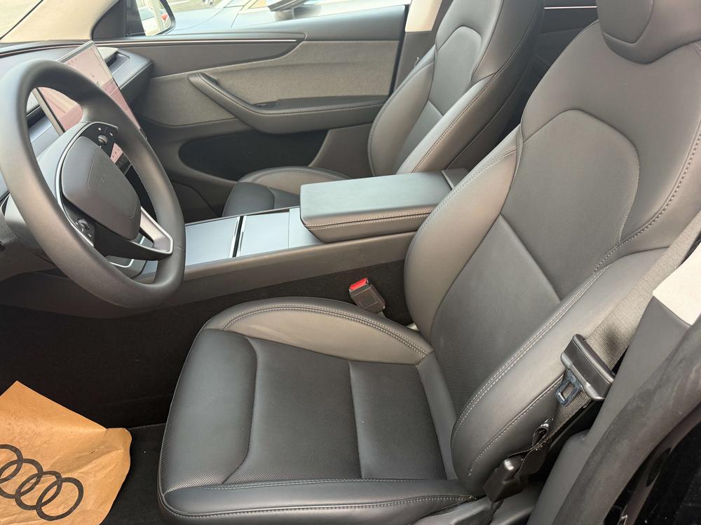 Tesla Model Y 2025 #10 Tesla Model Y 2025 car image #10