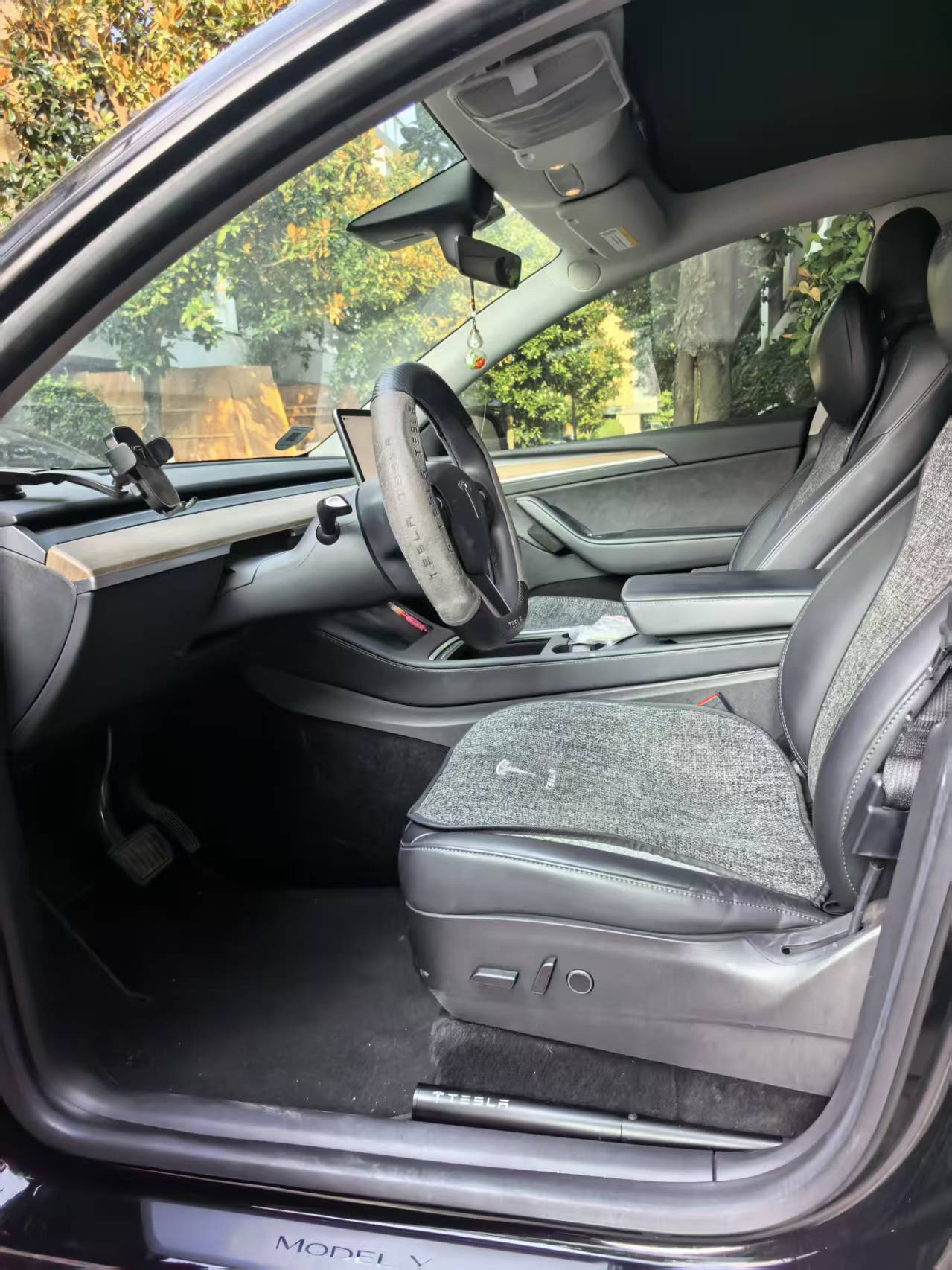 Tesla Model Y 2022 #8 Tesla Model Y 2022 car image #8