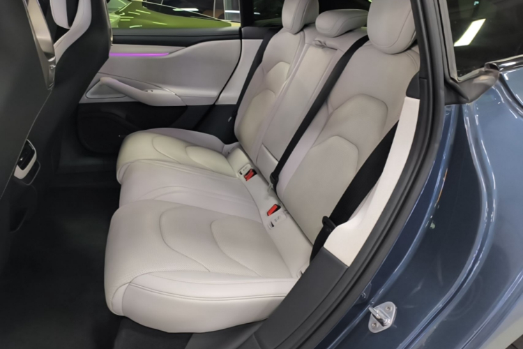 MI SU7 2024 immagine di auto #17