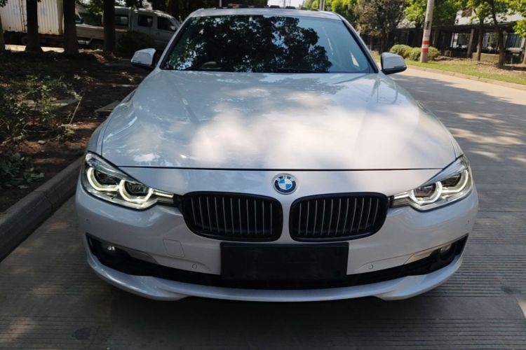 BMW 3 Series 2018 immagine di auto #3