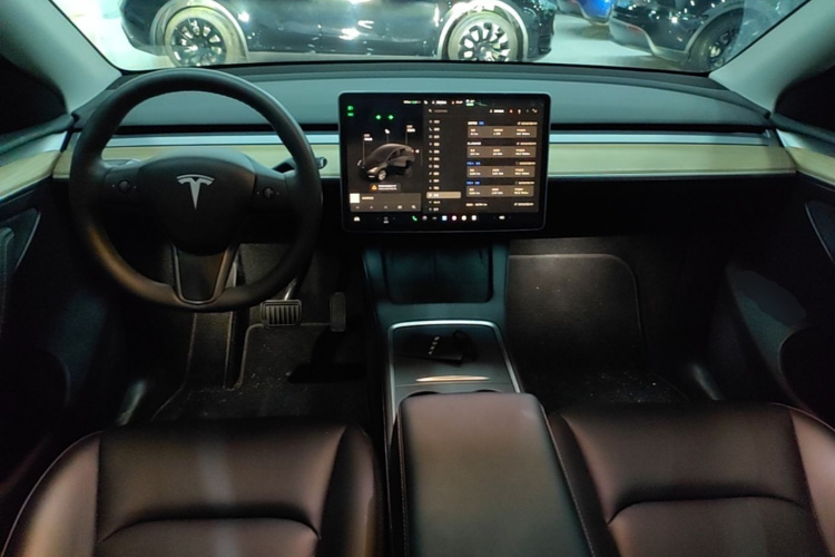 Tesla Model Y 2023 #11 Tesla Model Y 2023 car image #11