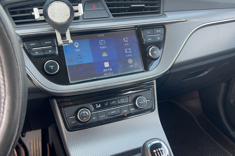 GEELY Emgrand GS 2018 car image #16