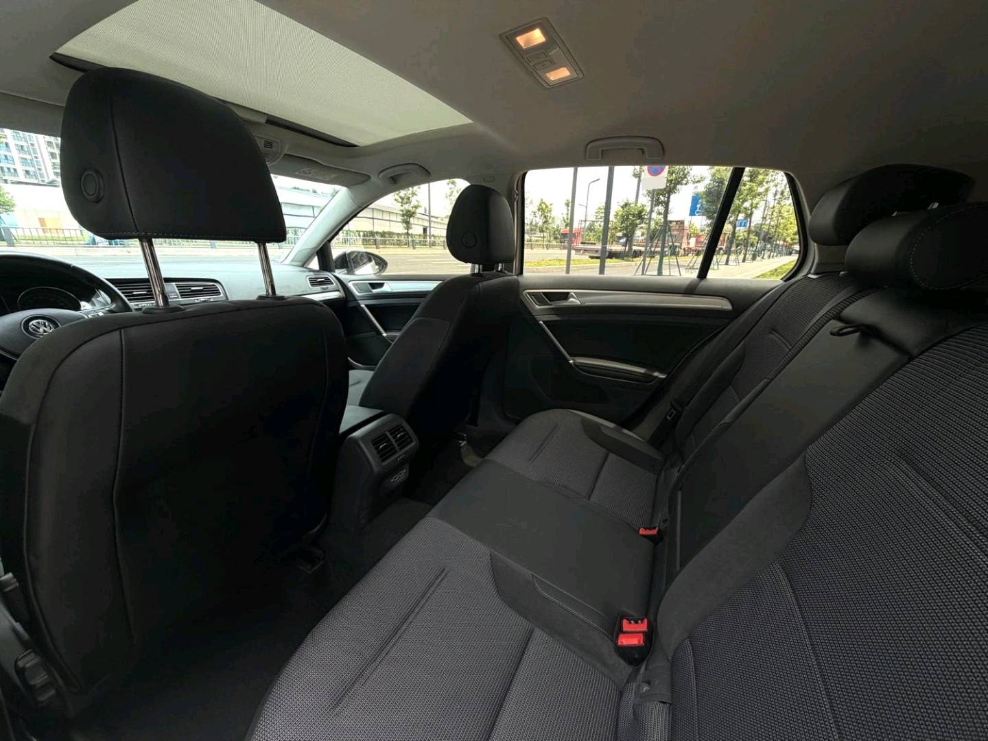 Volkswagen Golf 2020 car image #8