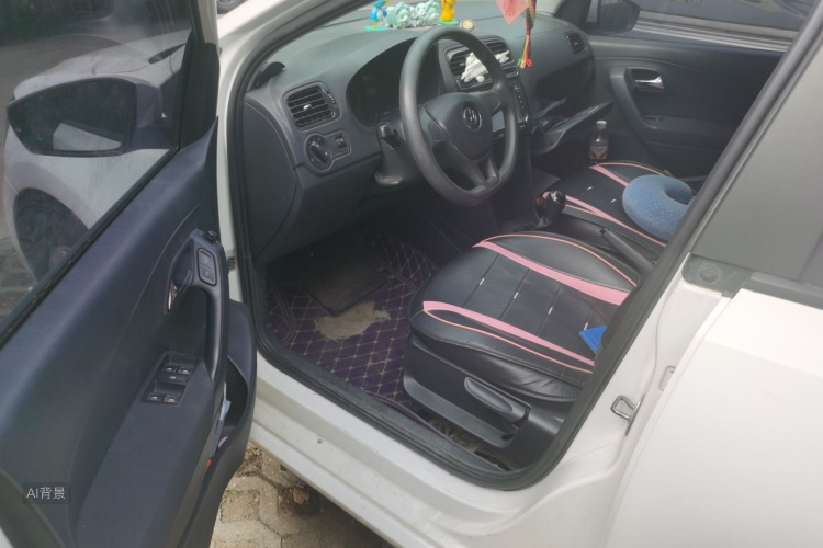 Volkswagen Polo 2015 car image #18