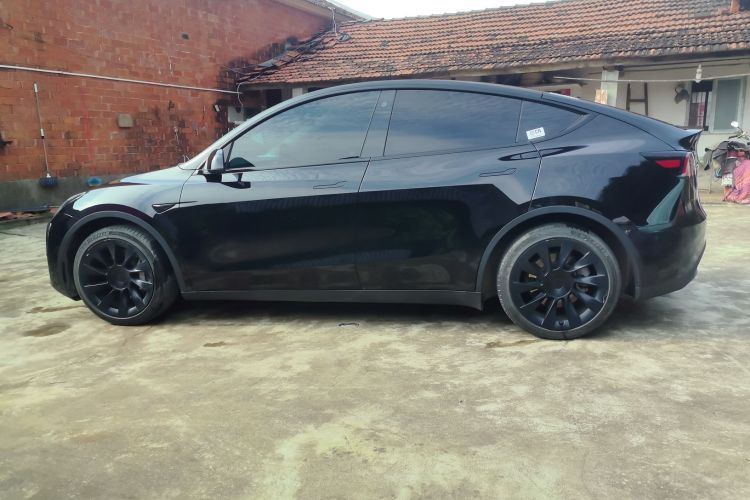 Tesla Model Y 2022 car image #7