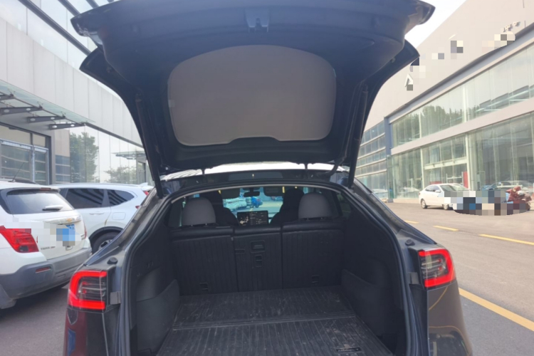 Tesla Model Y 2024 #19 Tesla Model Y 2024 car image #19