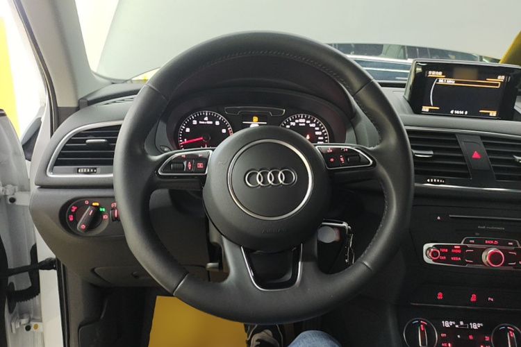 Audi Q3 2018 #11 Audi Q3 2018 car image #11