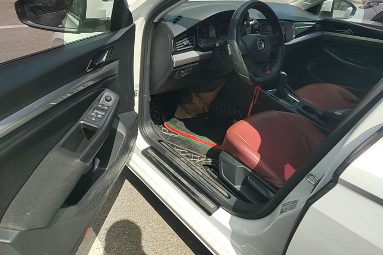 Volkswagen Bora 2020 car image #16